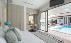 Luxury 4 Bedrooms Beachfront Villa in Plailaem