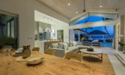 Luxury 4 Bedrooms Beachfront Villa in Plailaem