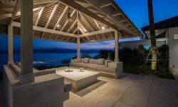 Luxury 4 Bedrooms Beachfront Villa in Plailaem