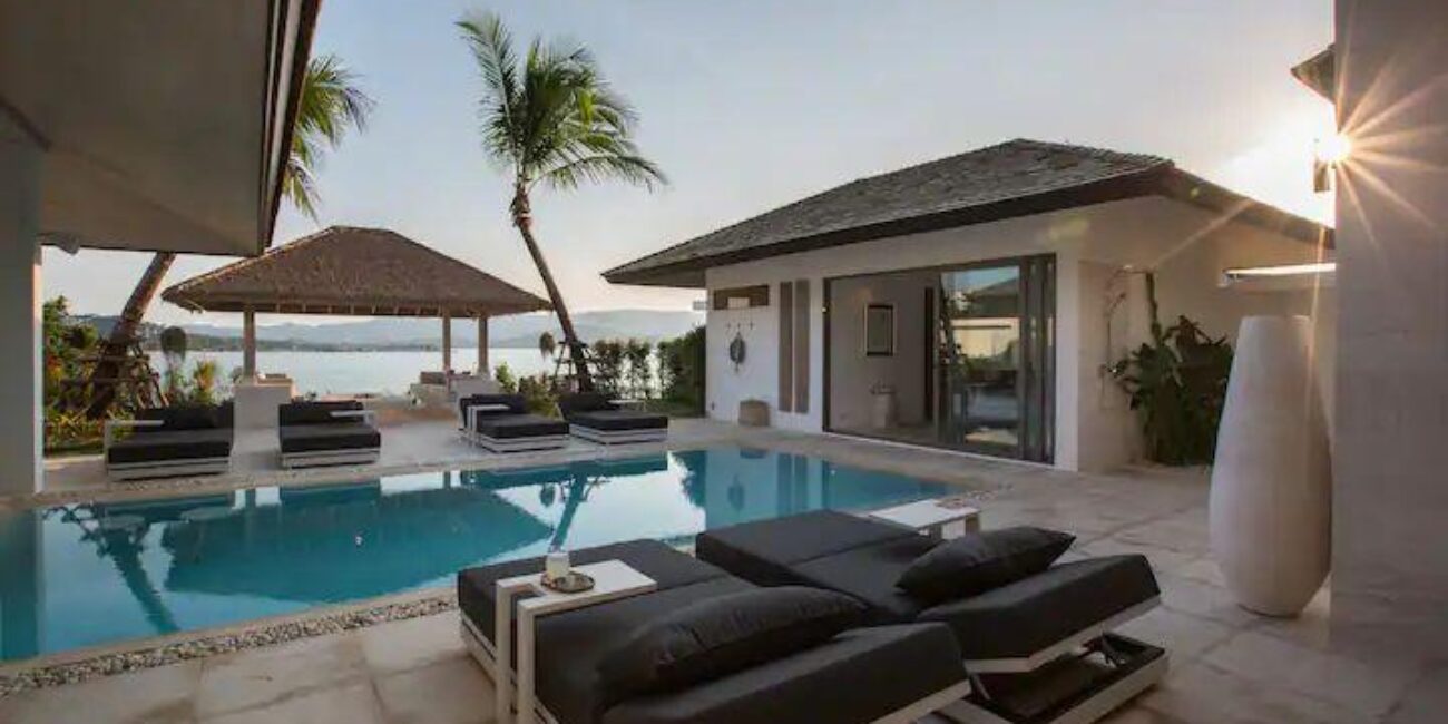 Luxury 4 Bedrooms Beachfront Villa in Plailaem