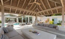 Luxury 4 Bedrooms Beachfront Villa in Plailaem