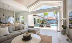 Luxury 4 Bedrooms Beachfront Villa in Plailaem