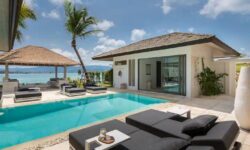 Luxury 4 Bedrooms Beachfront Villa in Plailaem