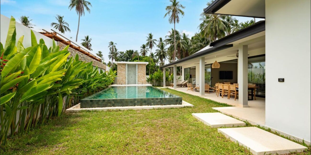 New Balinese Garden villa in Maenam