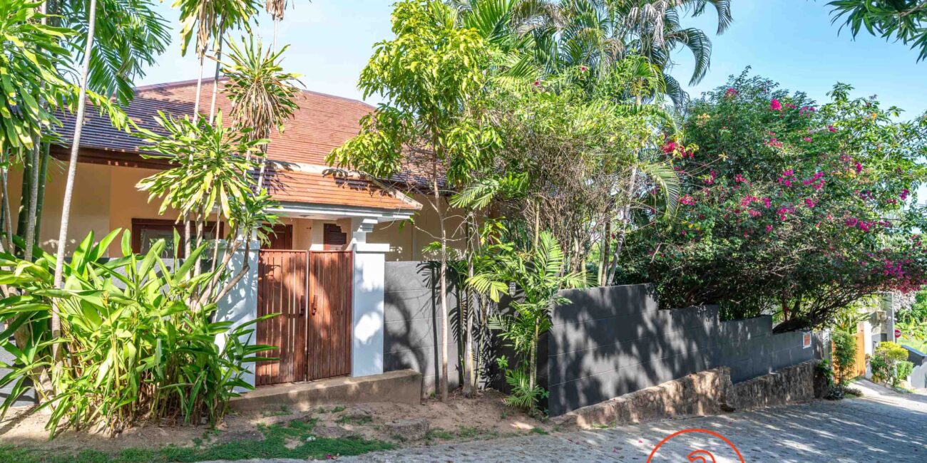 Charming Tropical 3 Bedrooms garden villa in prime location