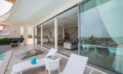 Luxurious Seaview 4.5 Br Villa In Plailaem