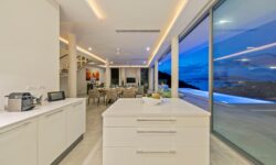 Luxurious Seaview 4.5 Br Villa In Plailaem