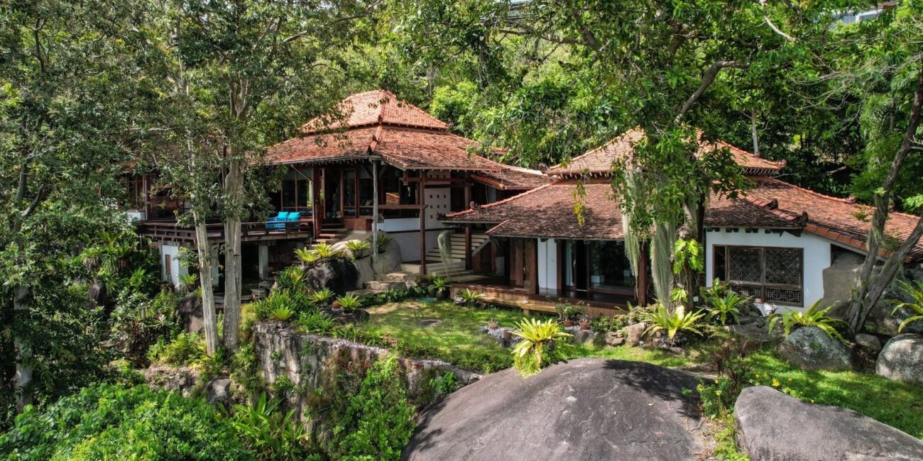 Indonesian Wood Mixed Sukhothai Art Villa with Panoramic Ocean Views