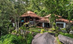 Indonesian Wood Mixed Sukhothai Art Villa with Panoramic Ocean Views