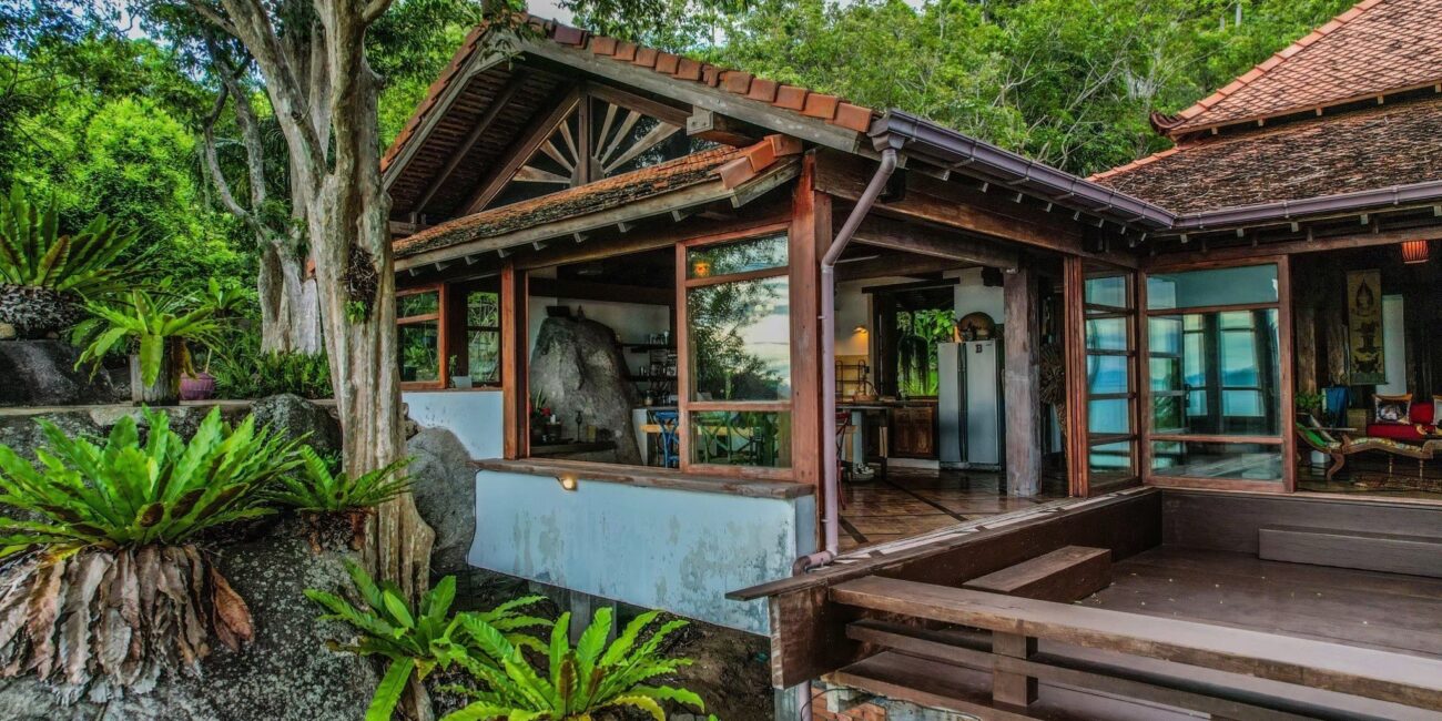 Indonesian Wood Mixed Sukhothai Art Villa with Panoramic Ocean Views