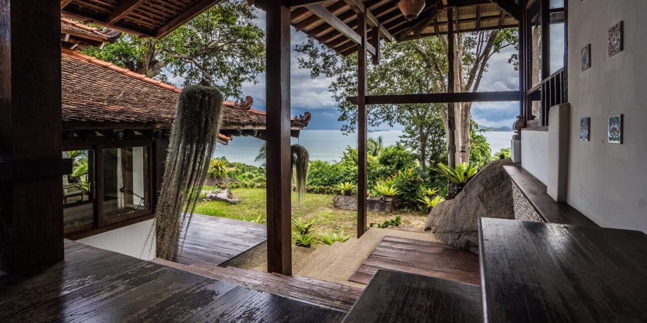 Indonesian Wood Mixed Sukhothai Art Villa with Panoramic Ocean Views