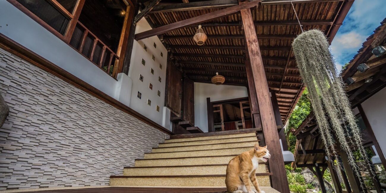 Indonesian Wood Mixed Sukhothai Art Villa with Panoramic Ocean Views