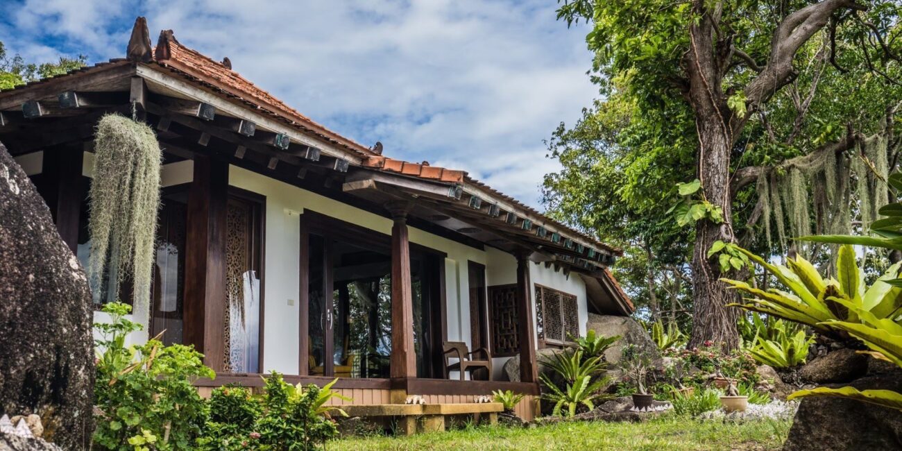 Indonesian Wood Mixed Sukhothai Art Villa with Panoramic Ocean Views