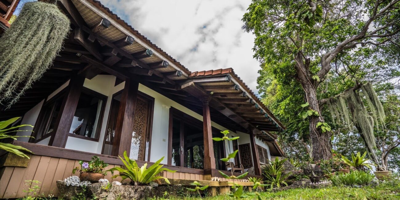 Indonesian Wood Mixed Sukhothai Art Villa with Panoramic Ocean Views