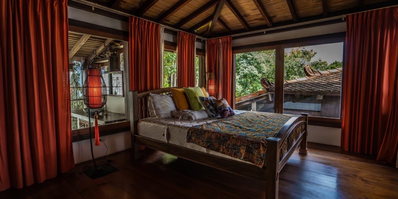 Indonesian Wood Mixed Sukhothai Art Villa with Panoramic Ocean Views