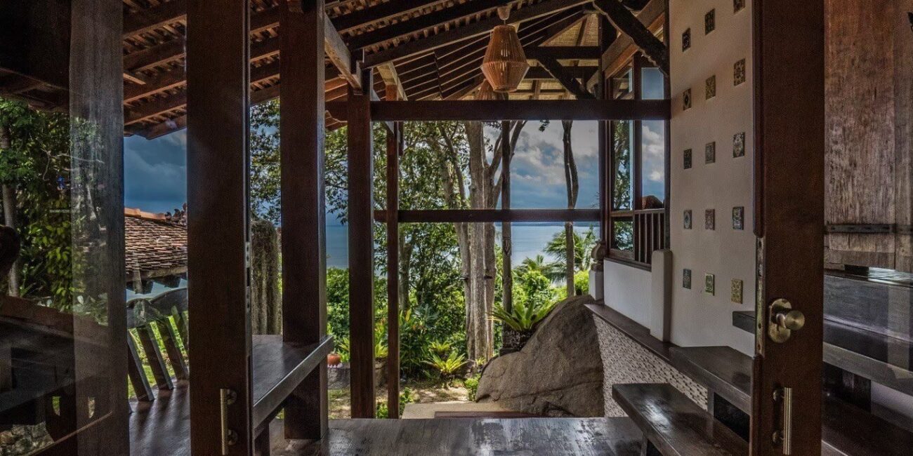 Indonesian Wood Mixed Sukhothai Art Villa with Panoramic Ocean Views