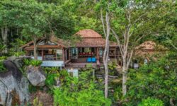 Indonesian Wood Mixed Sukhothai Art Villa with Panoramic Ocean Views