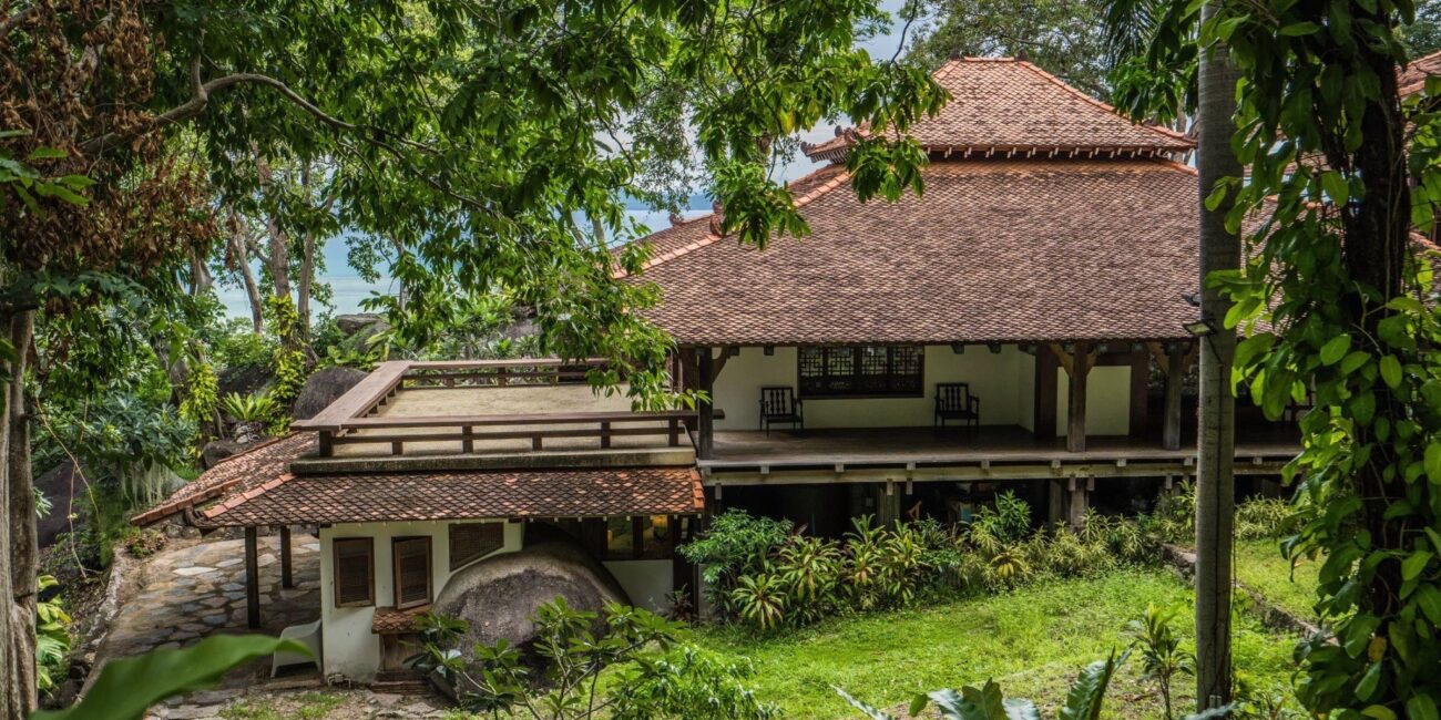 Indonesian Wood Mixed Sukhothai Art Villa with Panoramic Ocean Views