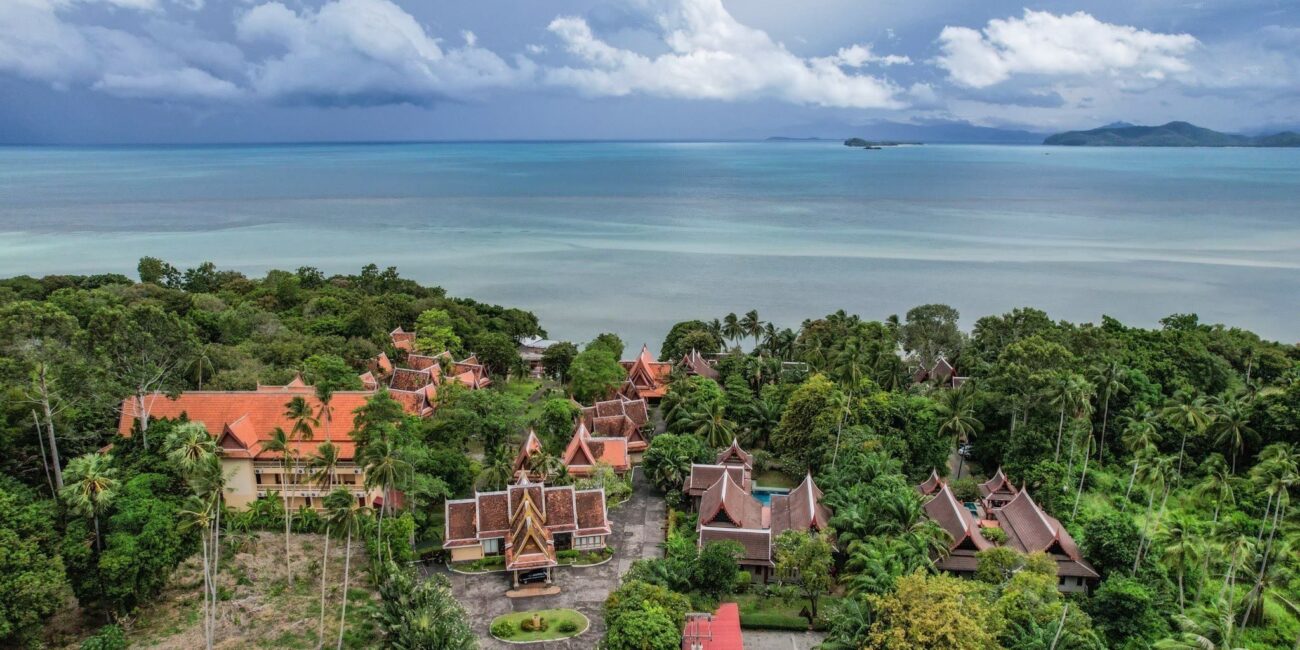 Indonesian Wood Mixed Sukhothai Art Villa with Panoramic Ocean Views