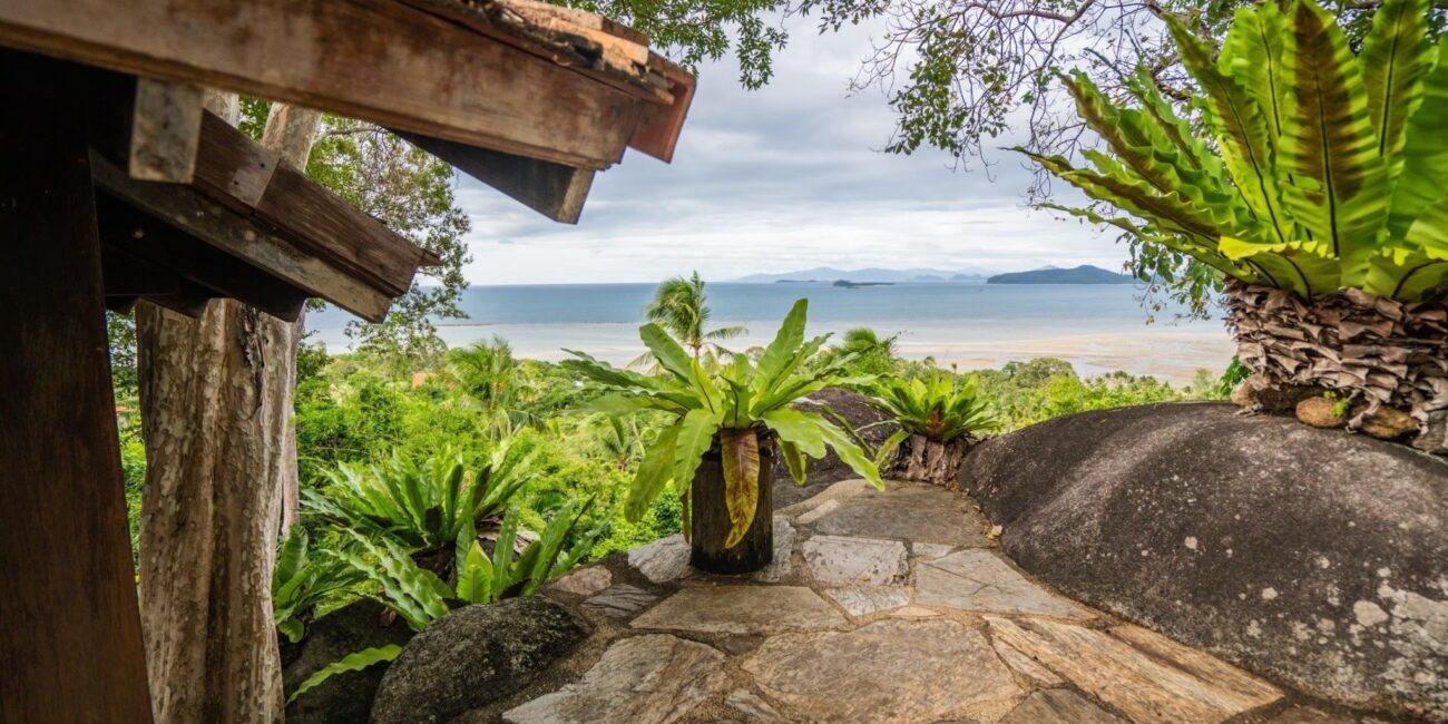 Indonesian Wood Mixed Sukhothai Art Villa with Panoramic Ocean Views