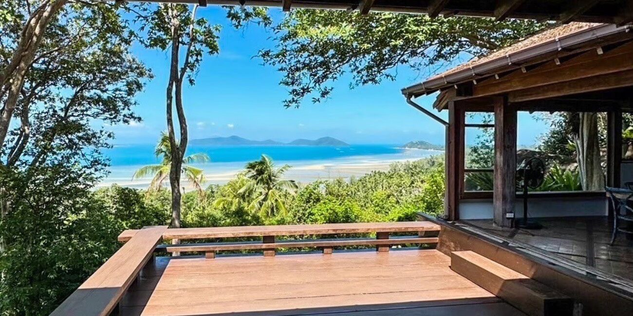 Indonesian Wood Mixed Sukhothai Art Villa with Panoramic Ocean Views