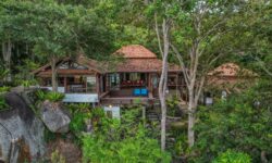 Indonesian Wood Mixed Sukhothai Art Villa with Panoramic Ocean Views