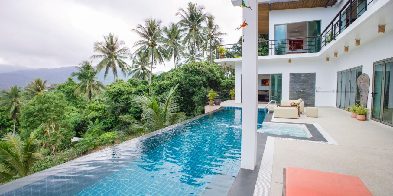 Contemporary jungle villa 3br in taling ngam