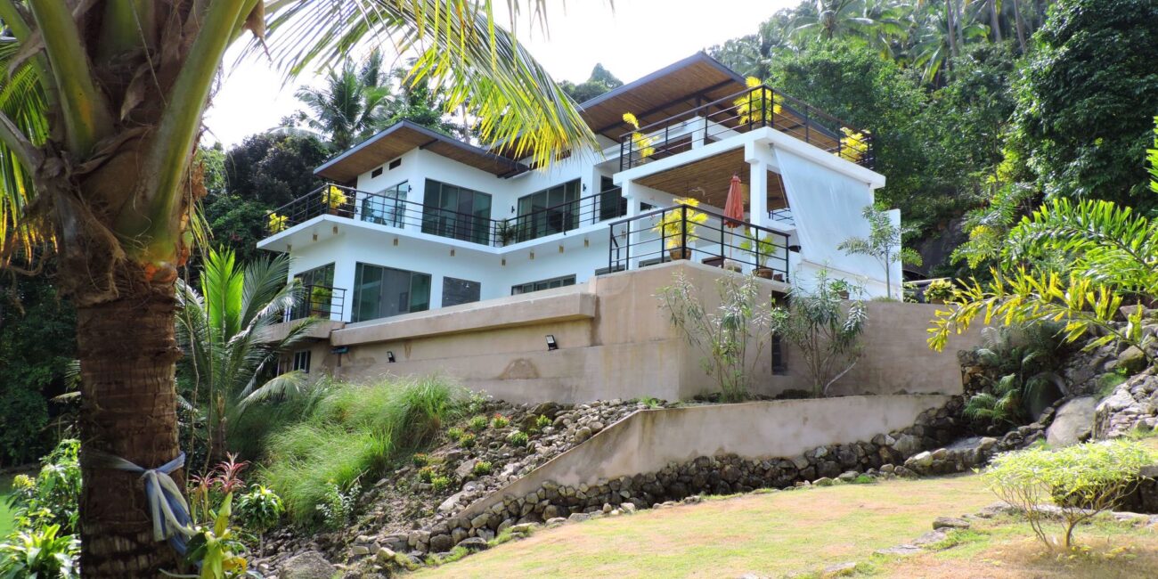 Contemporary jungle villa 3br in taling ngam