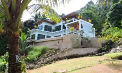 Contemporary jungle villa 3br in taling ngam